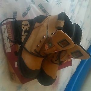 Steel toe safety boots with 6 pack of socks